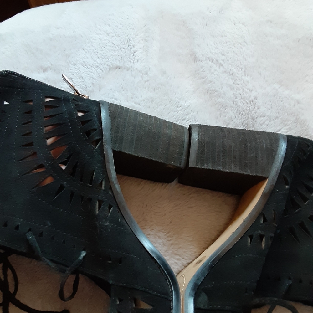 Shoes - Picture 3 of 4